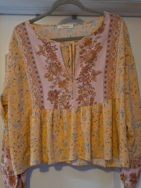 NWOT Wisteria Lane Small Floral Peach Floral Boho Top